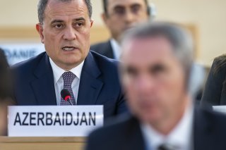 Le ministre azerbaïdjanais des Affaires étrangères Jeyhun Bayramov garantit que son pays est prêt à laisser passer des convois supplémentaires vers le Haut-Harabakh.